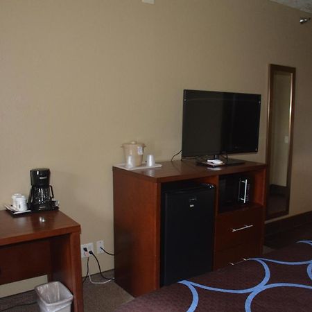 Super 8 By Wyndham Altoona Hotel Luaran gambar