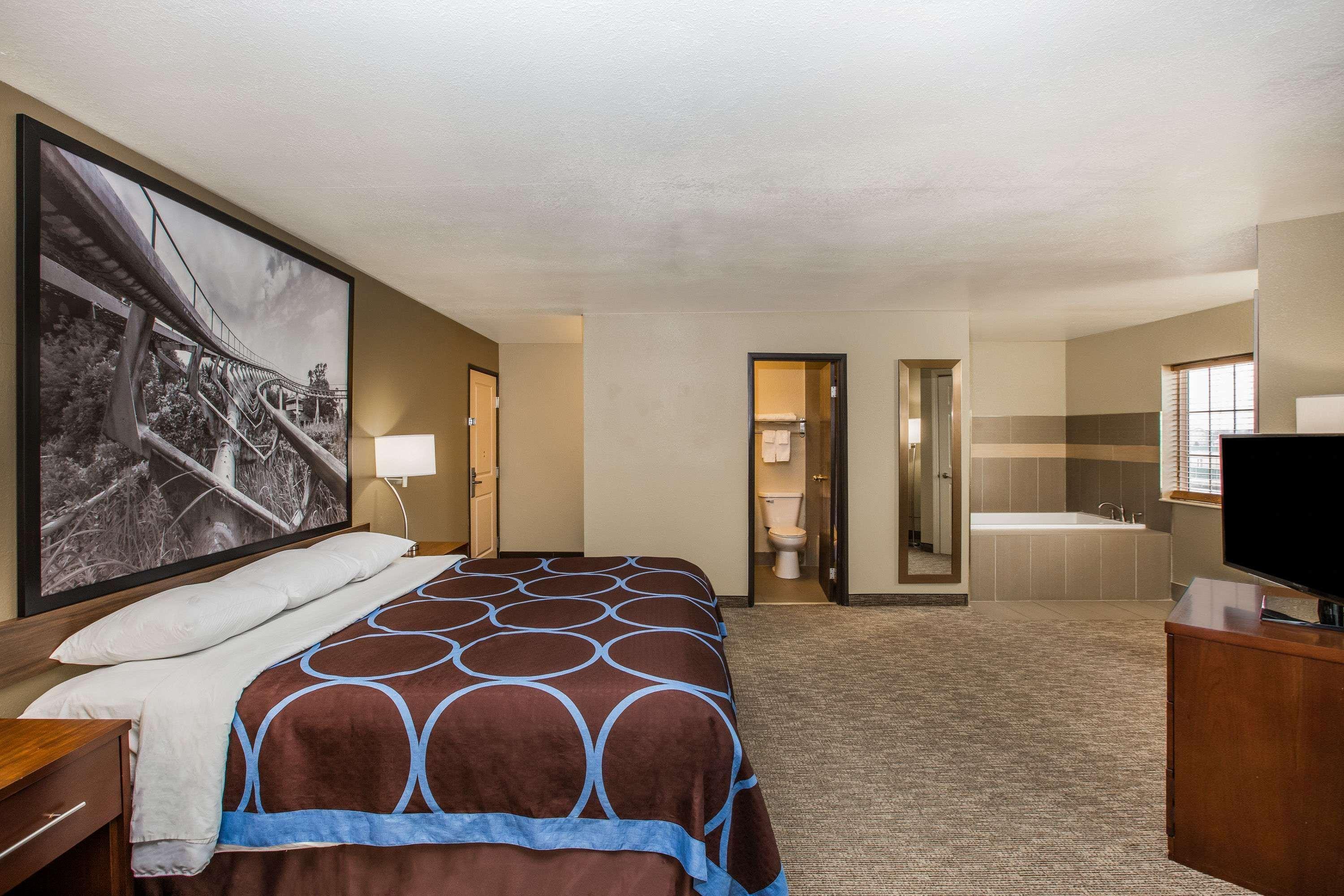 Super 8 By Wyndham Altoona Hotel Luaran gambar