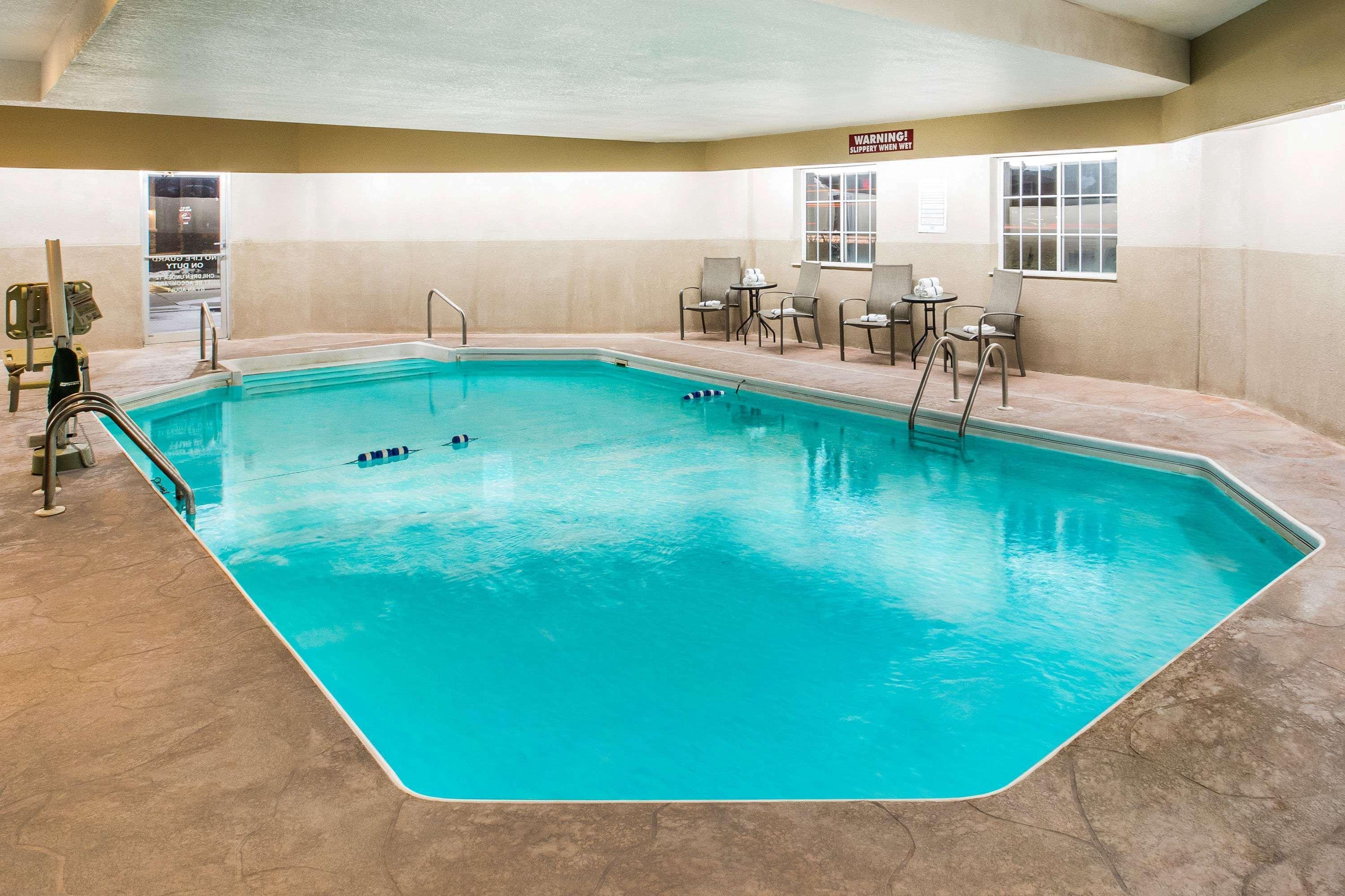 Super 8 By Wyndham Altoona Hotel Luaran gambar