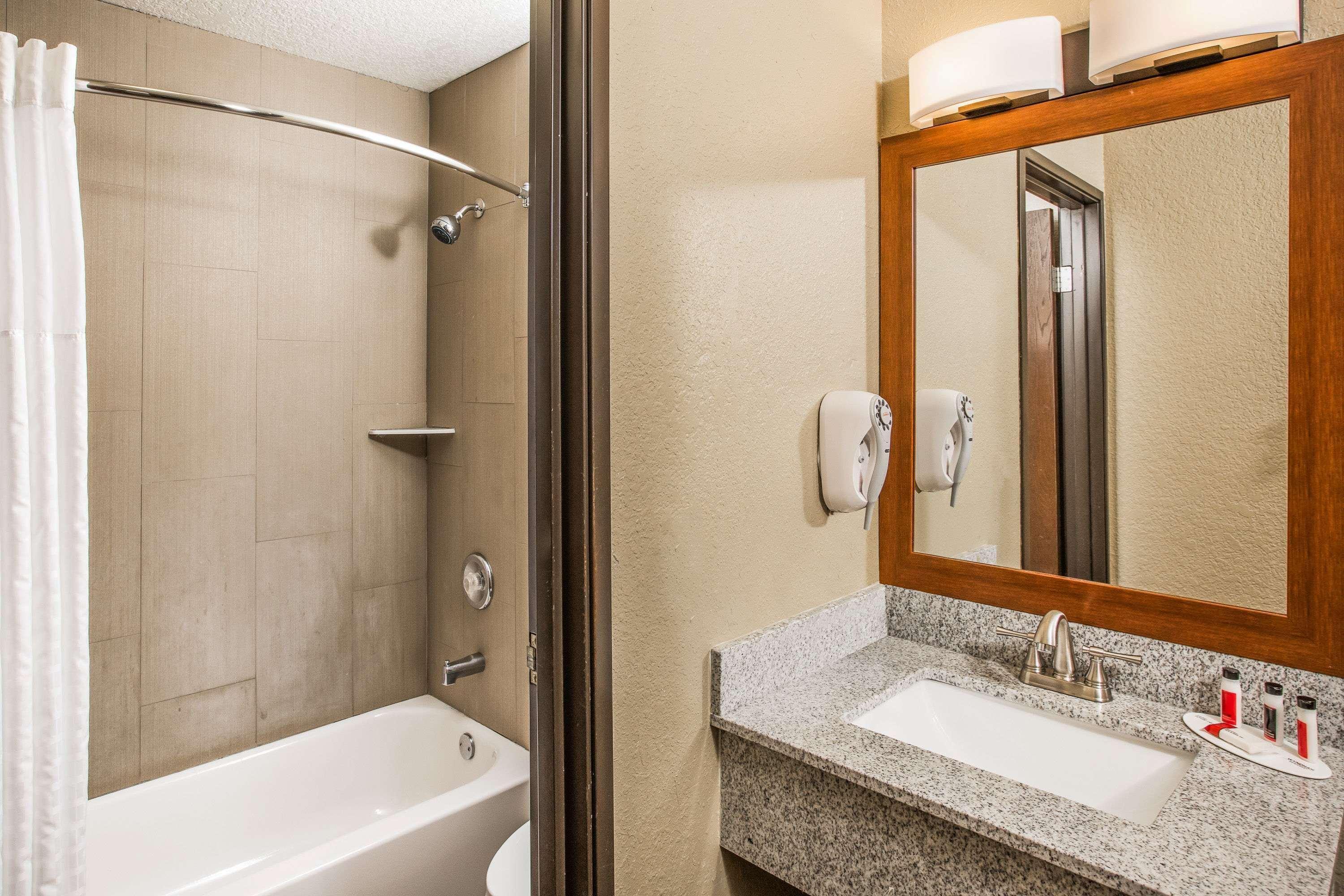 Super 8 By Wyndham Altoona Hotel Luaran gambar