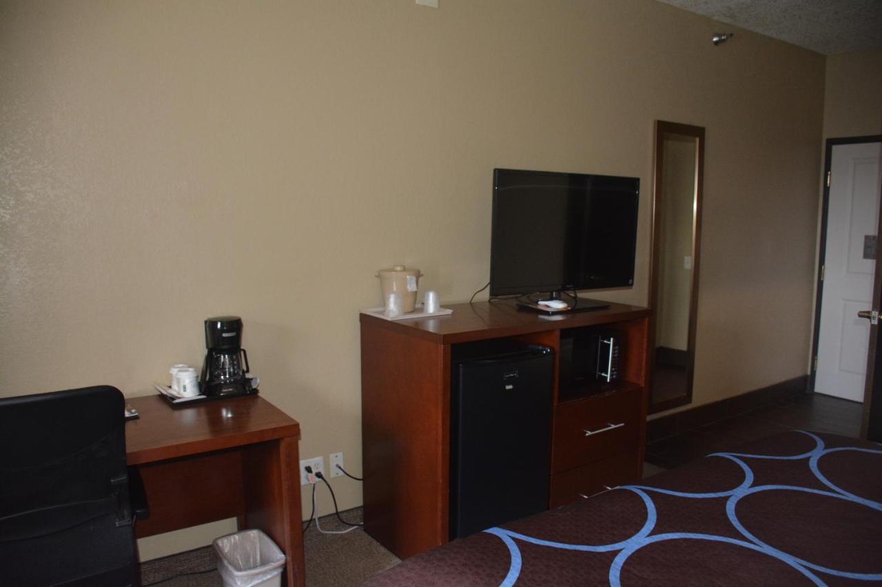 Super 8 By Wyndham Altoona Hotel Luaran gambar